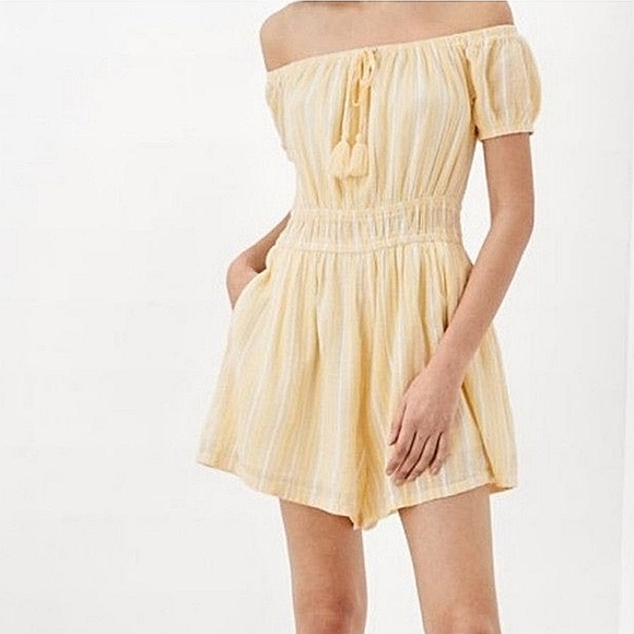 American Eagle Outfitters Pants - American Eagle off shoulder romper